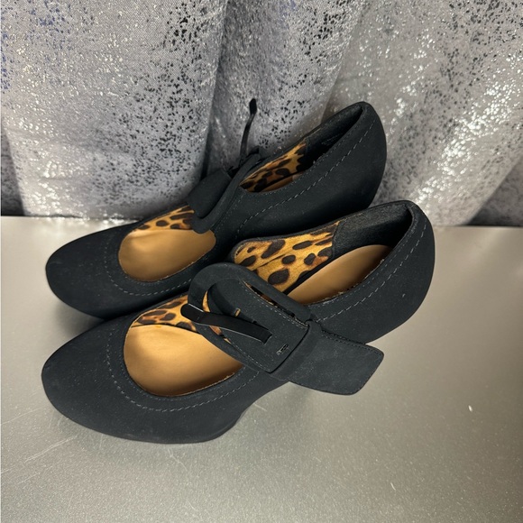 Black Heals - Size 7 - Picture 3 of 7